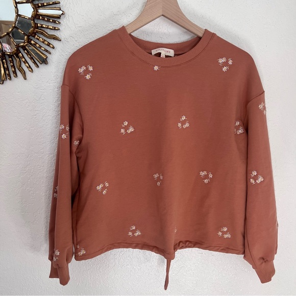 Solitaire Embroidered Daisy Sweatshirt And Shorts Set - Picture 5 of 8